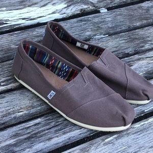 Toms size 8 1/2 flats